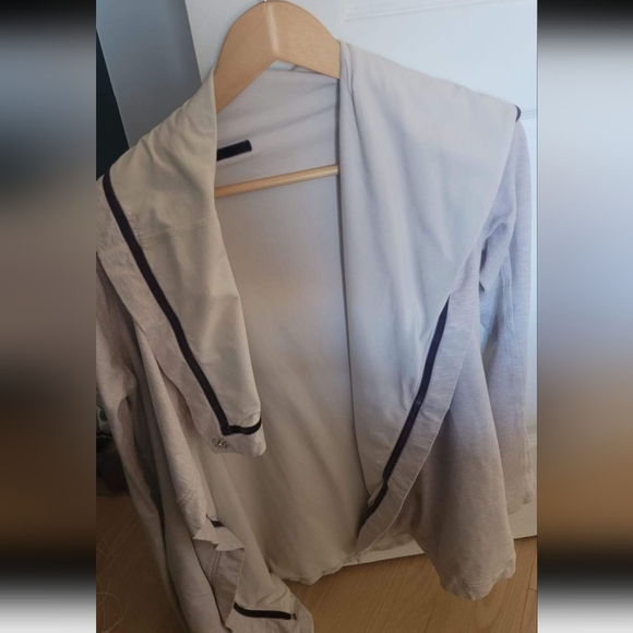 Lululemon Savasana Wrap size 4 - Picture 2 of 2